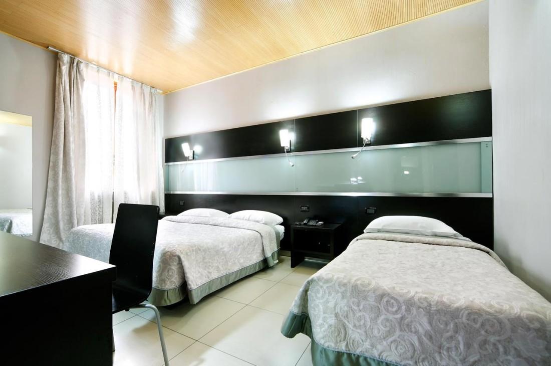 Hotel Bolzano Milan Exterior photo